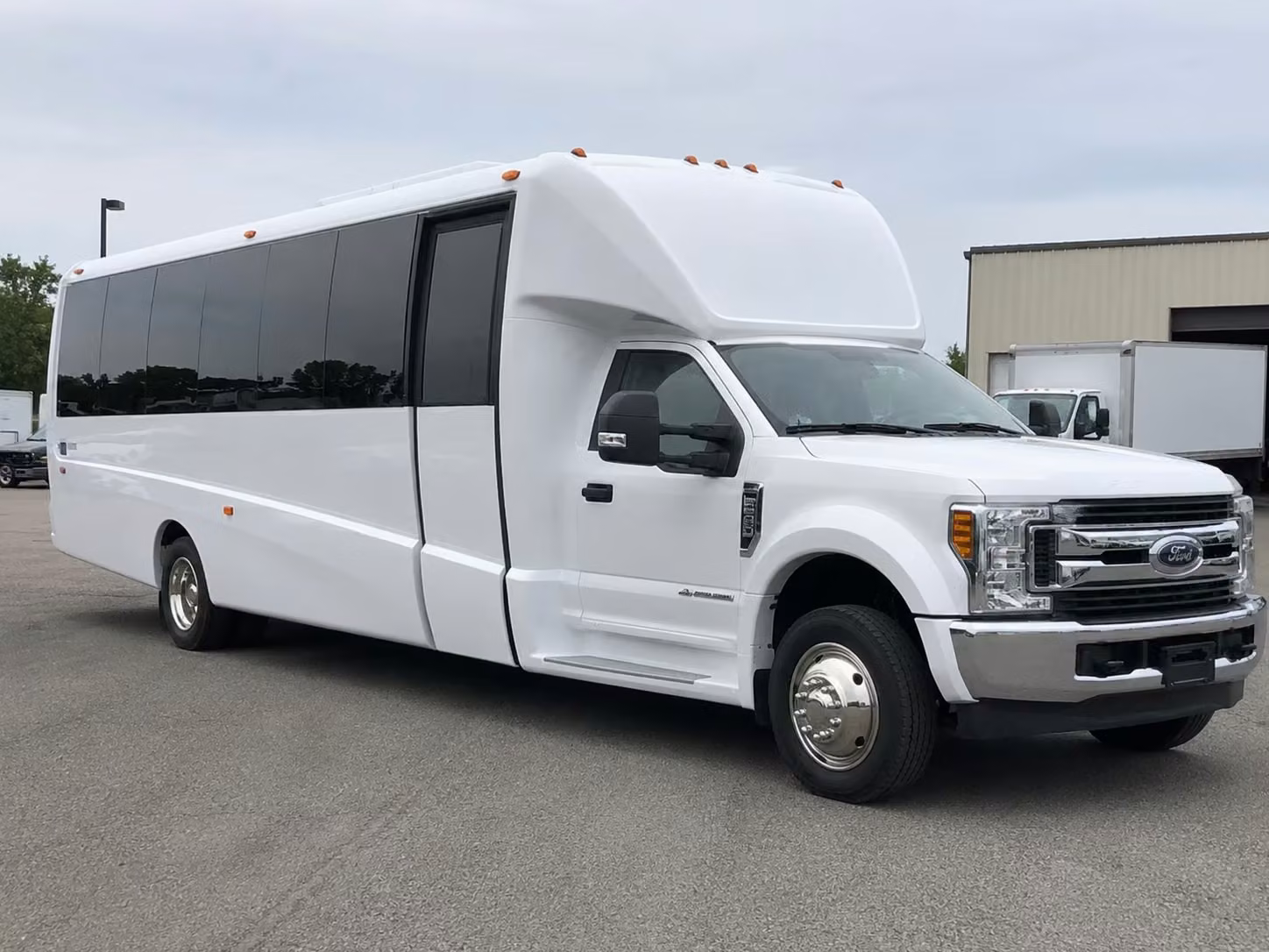 redlands 18 passenger minibus rental