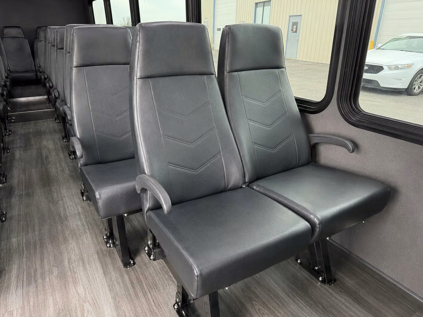redlands 20 passenger minibus rental